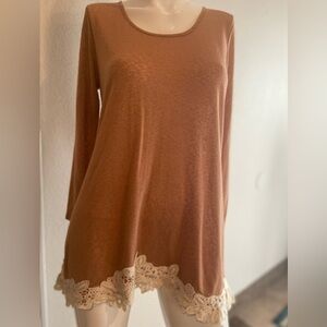 Charming Charlie~NWT~Semi-Sheer Textured Tunic Top~Embroidery Lace Hem~Size S&M